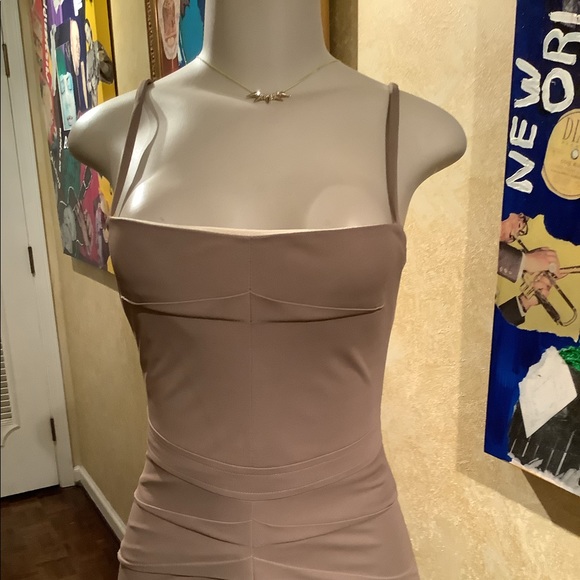 Andy The Anh body-hugging dress. - Picture 3 of 6